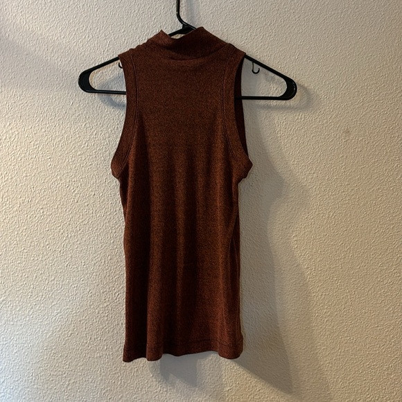 Concepts maroon turtleneck tank top - Picture 5 of 5